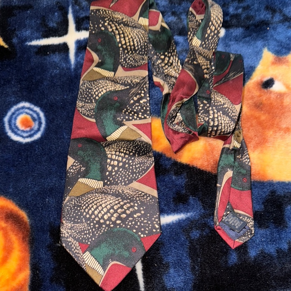 3/$30 Eddie Bauer Red and Green Artistic Tie